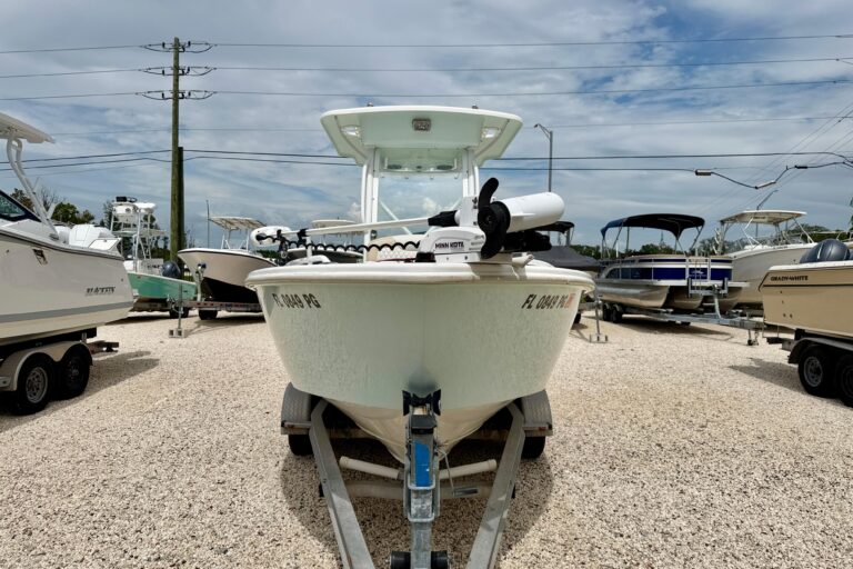 2006 Everglades 211 Center Console