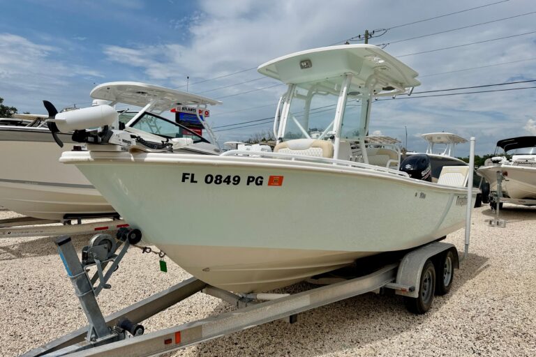 2006 Everglades 211 Center Console