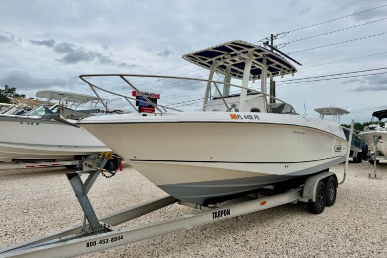 2014 Boston Whaler 250 Outrage