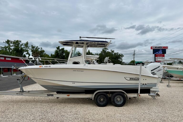 2014 Boston Whaler 250 Outrage
