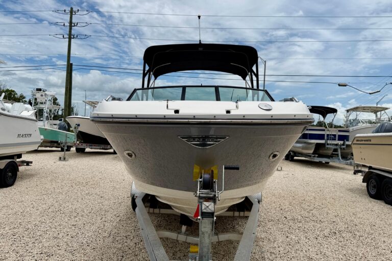2016 Sea Ray 270 Sundeck Outboard