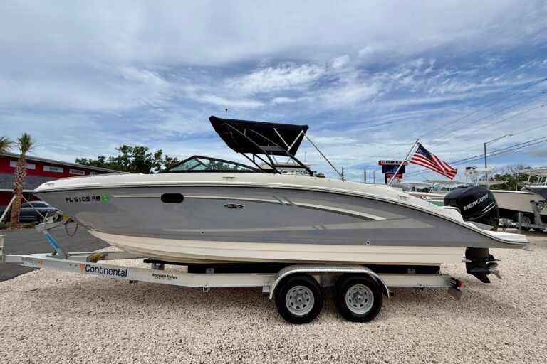 2016 Sea Ray 270 Sundeck Outboard