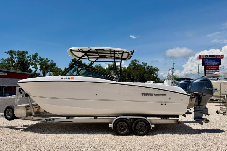 2021 Twin Vee 240 GFX DC